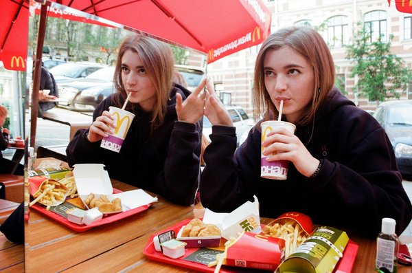 Quelles stratégies pour une carrière réussie en tant qu'employé de fast-food ?